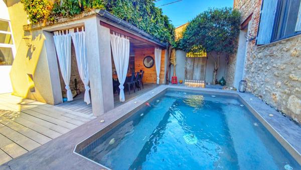 Maison de village rénovée avec goût  160 m² + garage 50 m² et 2 place de parkings