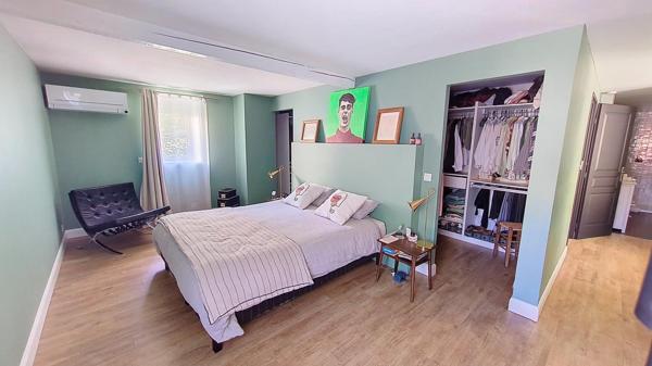 Maison de village rénovée avec goût  160 m² + garage 50 m² et 2 place de parkings