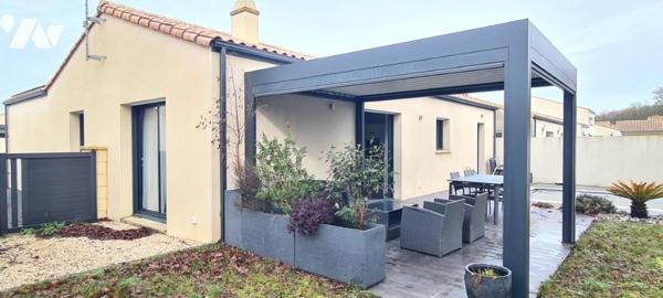 Maison de plain-pied de 89 m² sur un terrain clos d'environ 408 m² 