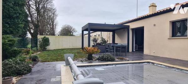 Maison de plain-pied de 89 m² sur un terrain clos d'environ 408 m² 