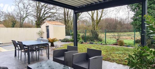 Maison de plain-pied de 89 m² sur un terrain clos d'environ 408 m² 
