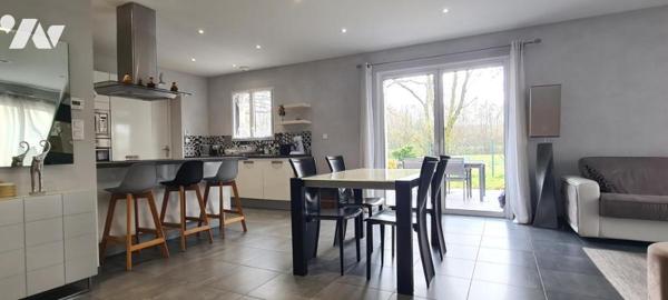 Maison de plain-pied de 89 m² sur un terrain clos d'environ 408 m² 