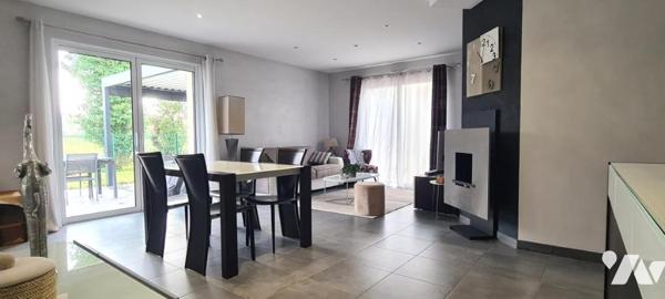 Maison de plain-pied de 89 m² sur un terrain clos d'environ 408 m² 