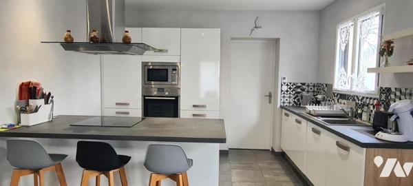 Maison de plain-pied de 89 m² sur un terrain clos d'environ 408 m² 