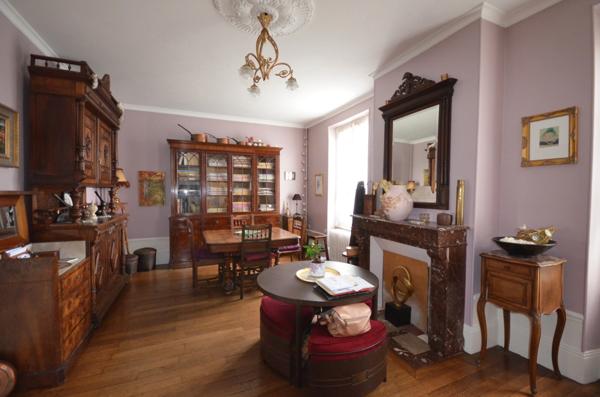 CHÂTEAU THIERRY (02) à vendre belle maison bourgeoise et son jardin joliment agencé.