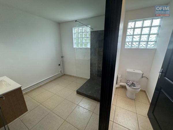 A vendre charmant appartement duplex entièrement rénové de type F3 proche centre ville du Tampon