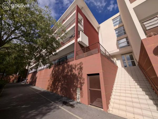 Studio de 25 m² avec terrasse — Quartier Hôpitaux-Facultés