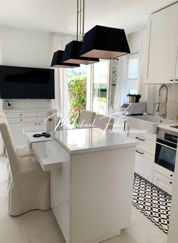 Le rêve à portée de main : Maison d'exception face au golf, forêt et mer !