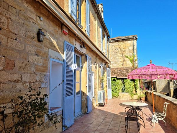 Maison de maître du 17 ème avec vaste terrasse et jardin à l’italienne. Vallée de la Dordogne., SARLAT LA CANEDA