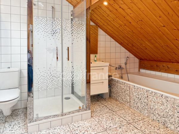 Maison à vendre 7 pièces SAINT GENIS POUILLY (01)