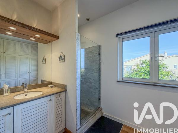 Maison à vendre 5 pièces 214 m² Fréjus