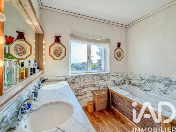 Maison à vendre 5 pièces 214 m² Fréjus