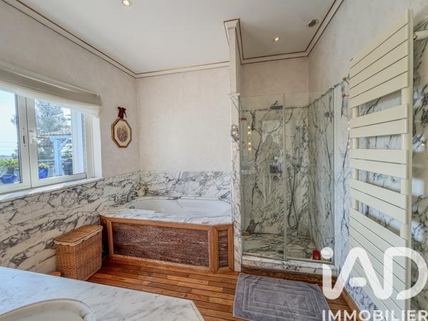 Maison à vendre 5 pièces 214 m² Fréjus