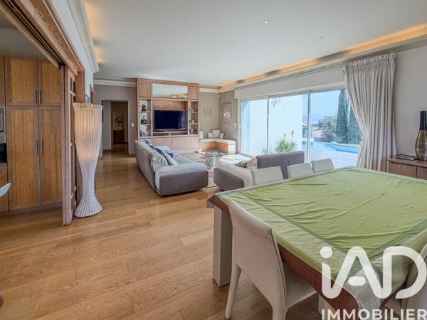 Maison à vendre 5 pièces 214 m² Fréjus