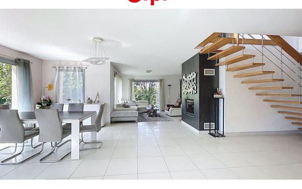 Maison à vendre    6 pièces • 240 m2 Cranves-Sales