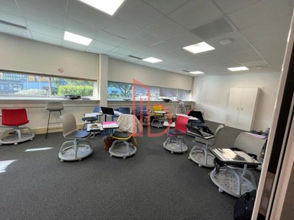Bureau de 1135 m² à louer à Bordeaux Lac - Bruges