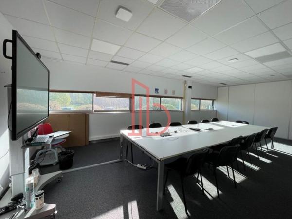 Bureau de 1135 m² à louer à Bordeaux Lac - Bruges