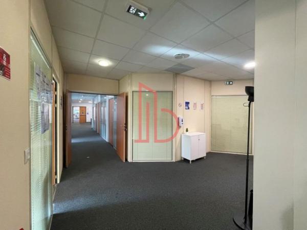Bureau de 1135 m² à louer à Bordeaux Lac - Bruges