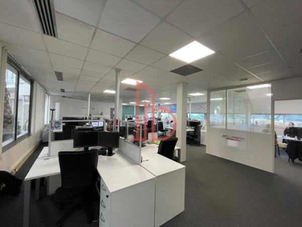 Bureau de 1135 m² à louer à Bordeaux Lac - Bruges