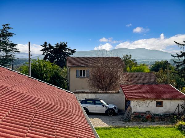Reyrieux (01600) À Vendre – Grande maison familiale avec volumes et potentiel à Reyrieux