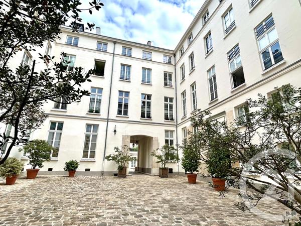 Appartement à vendre  4 pièces - 132,54 m 2   PARIS  - 75003