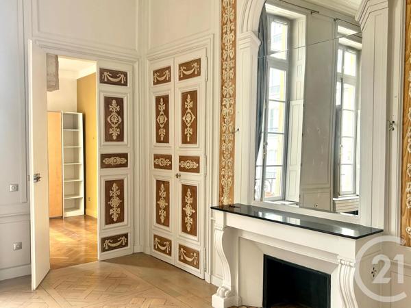 Appartement à vendre  4 pièces - 132,54 m 2   PARIS  - 75003