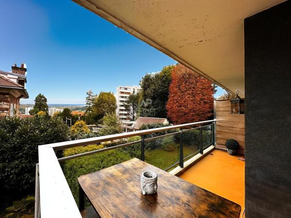 CHAVILLE - Rive Droite - Vaste 4 pièces avec jardin et piscine 790 000 € **  - Référence  721-C