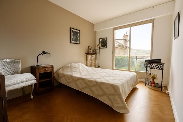 CHAVILLE - Rive Droite - Vaste 4 pièces avec jardin et piscine 790 000 € **  - Référence  721-C