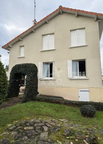 MAGNAC SUR TOUVRE - MAISON A ETAGE 4 CHAMBRES AVEC JARDIN