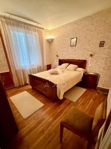 MAGNAC SUR TOUVRE - MAISON A ETAGE 4 CHAMBRES AVEC JARDIN