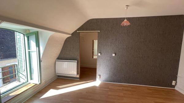 Maison de ville 2 pièces Mieux qu'un appartement LA CHARITE SUR LOIRE proche Nevers