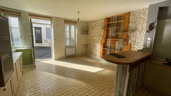 Maison de ville 2 pièces Mieux qu'un appartement LA CHARITE SUR LOIRE proche Nevers