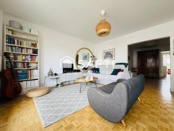 A vendre à Reims, appartement traversant, lumineux et spacieux, 4 chambres , balcons, cave et garage