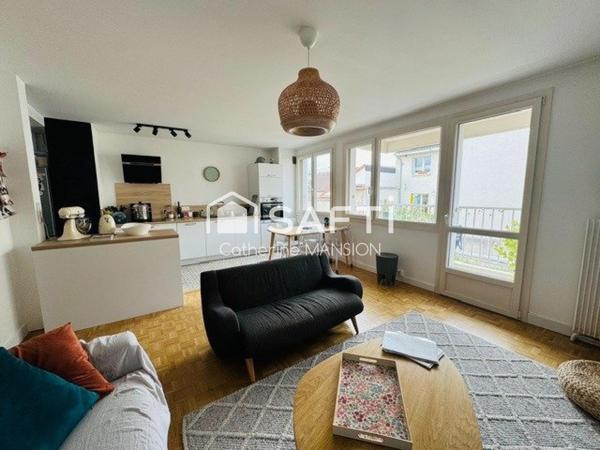 A vendre à Reims, appartement traversant, lumineux et spacieux, 4 chambres , balcons, cave et garage