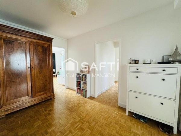 A vendre à Reims, appartement traversant, lumineux et spacieux, 4 chambres , balcons, cave et garage