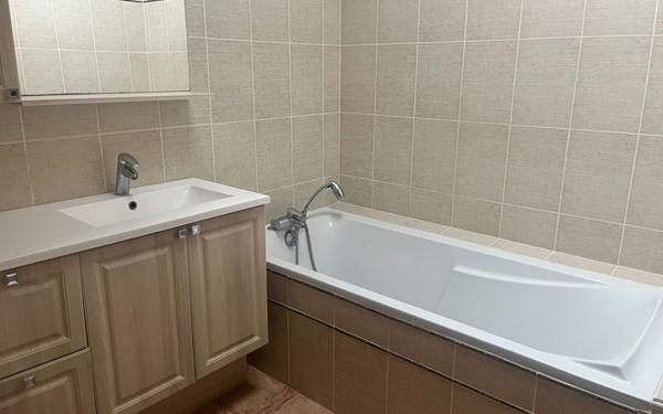 Maison à louer    4 pièces •  Saint-Marcel-d'Ardèche