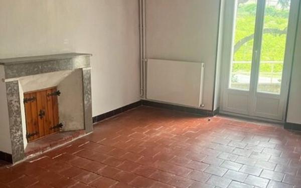 Maison à louer    4 pièces •  Saint-Marcel-d'Ardèche