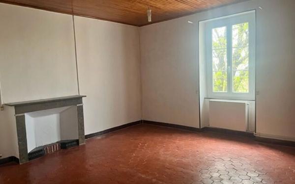 Maison à louer    4 pièces •  Saint-Marcel-d'Ardèche