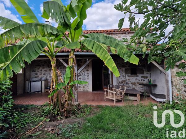 House for sale 4 rooms 77 m² Saint-Estèphe