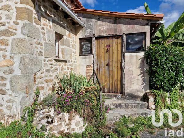 House for sale 4 rooms 77 m² Saint-Estèphe
