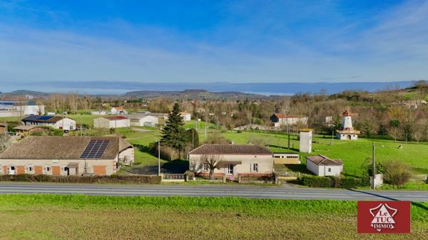 Ensemble immobilier avec terrain clos, maison, grange, garages et moulin Penne-d'Agenais (47140)