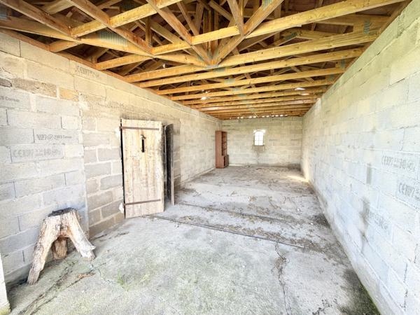 Ensemble immobilier avec terrain clos, maison, grange, garages et moulin Penne-d'Agenais (47140)