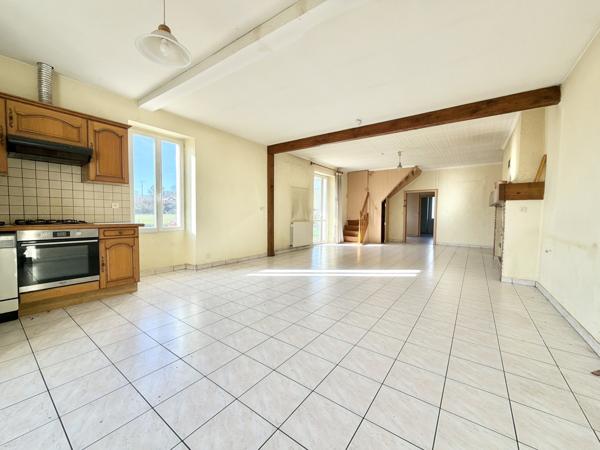 Ensemble immobilier avec terrain clos, maison, grange, garages et moulin Penne-d'Agenais (47140)