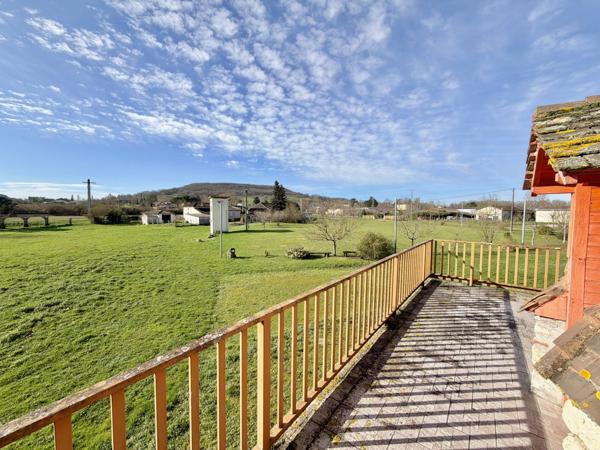 Ensemble immobilier avec terrain clos, maison, grange, garages et moulin Penne-d'Agenais (47140)