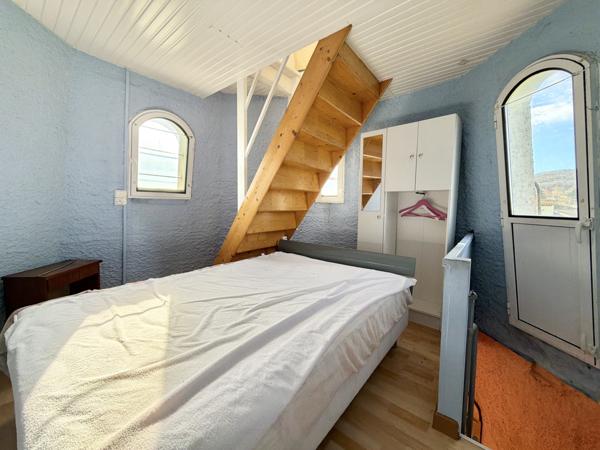 Ensemble immobilier avec terrain clos, maison, grange, garages et moulin Penne-d'Agenais (47140)