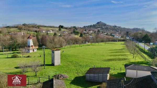 Ensemble immobilier avec terrain clos, maison, grange, garages et moulin Penne-d'Agenais (47140)