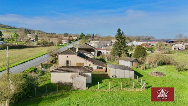 Ensemble immobilier avec terrain clos, maison, grange, garages et moulin Penne-d'Agenais (47140)