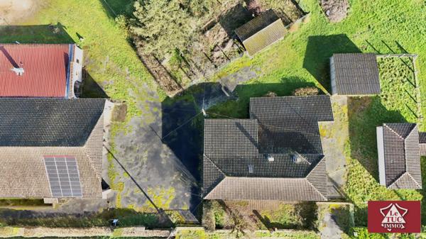 Ensemble immobilier avec terrain clos, maison, grange, garages et moulin Penne-d'Agenais (47140)