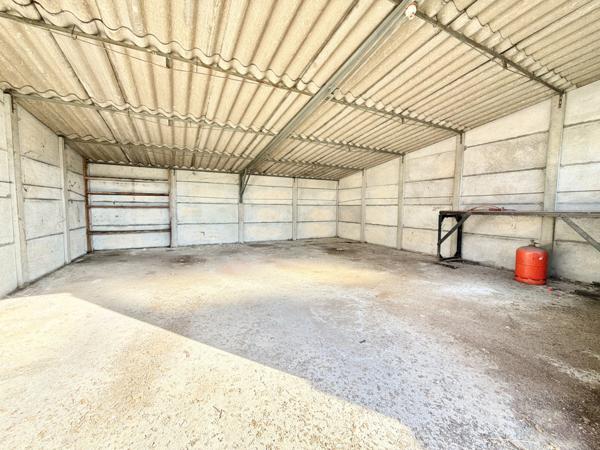 Ensemble immobilier avec terrain clos, maison, grange, garages et moulin Penne-d'Agenais (47140)