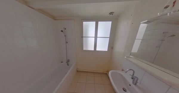 APPARTEMENT T3 A LOUER - LYON 1ER ARRONDISSEMENT Mairie-Martiniere 79.37 m 2 990 € charges comprises par mois